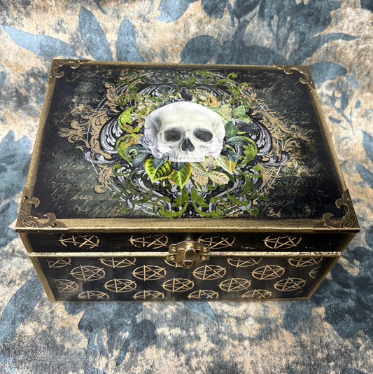 Skull with foliage storage box